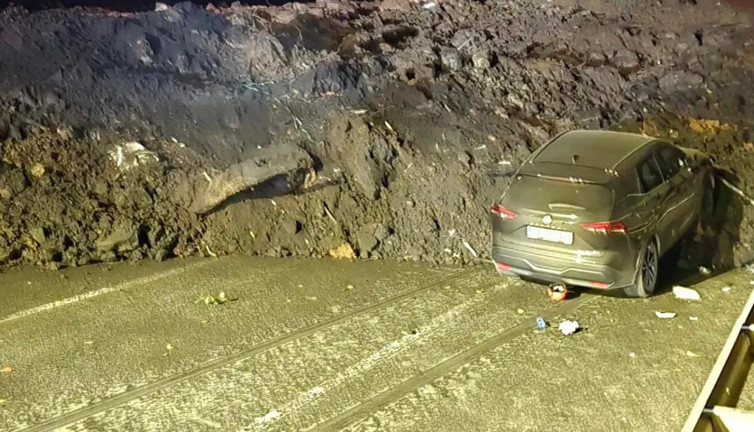 Artvin'de heyelan! Sahil yolu ulaşıma kapandı