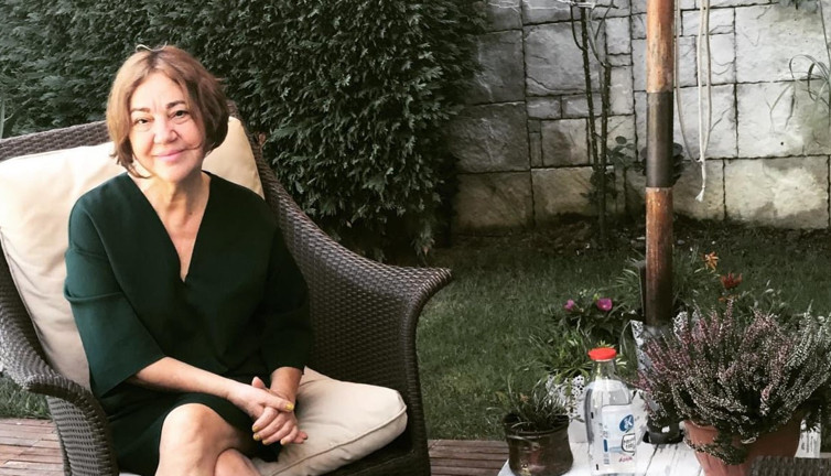 Ünlü şarkıcı Nazan Öncel’den sevenlerini endişelendiren haber! Apar topar ameliyata alındı