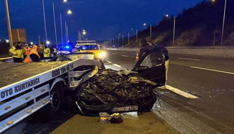 Bolu Dağı geçisinde çekiciye çarpan otomobil hurdaya döndü: 2 ölü,1 yaralı