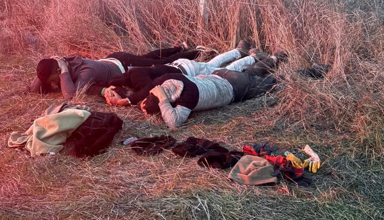 Fabrikaya girmeye çalışan maskeli hırsızlar dronlu operasyonla yakalandı