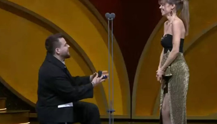 Altın Kelebek Ödül Töreni'nde bir ilk! Ünlü fenomen canlı yayında evlilik teklifi etti!