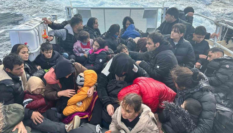 Yunan askerlerinin ölüme terk ettiği göçmenler dalgalarla boğuştu