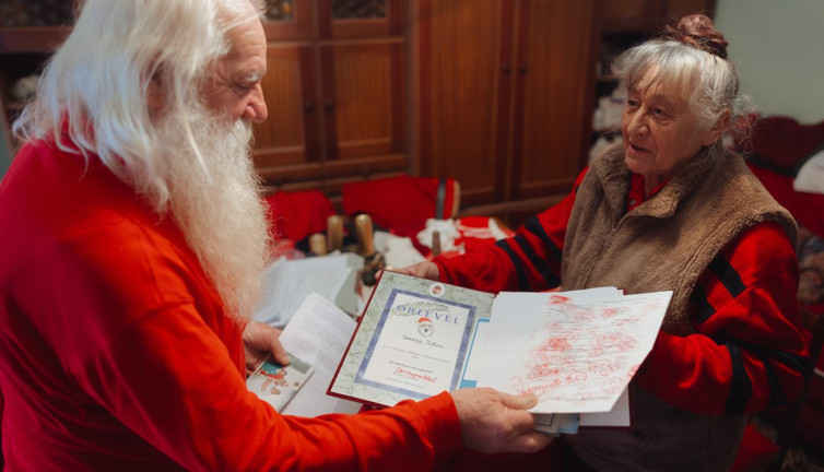 Noel Baba emekliye ayrıldı! Son kez kostümünü giydi