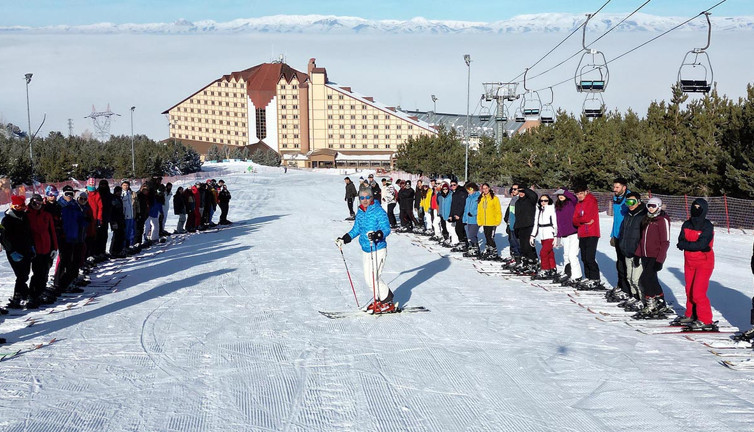 Üniversite öğrencilere 2 bin 500 metrede uygulamalı eğitim
