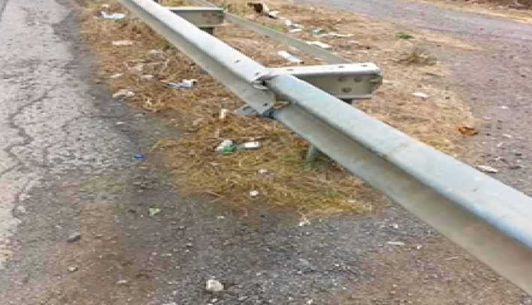 Tekirdağ'da yolu kısaltmak için bariyeri kesip kapıya dönüştürdüler