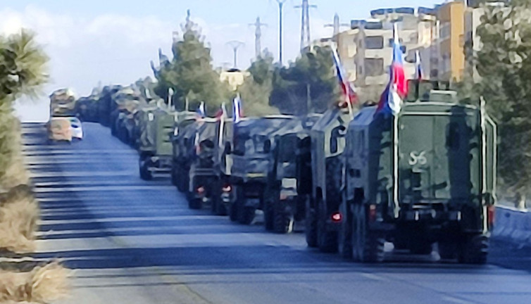 Rus askerleri Şam'ı terk ediyor