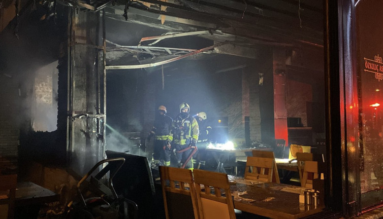 Kocaeli'nin meşhur restoranı alevlere teslim oldu