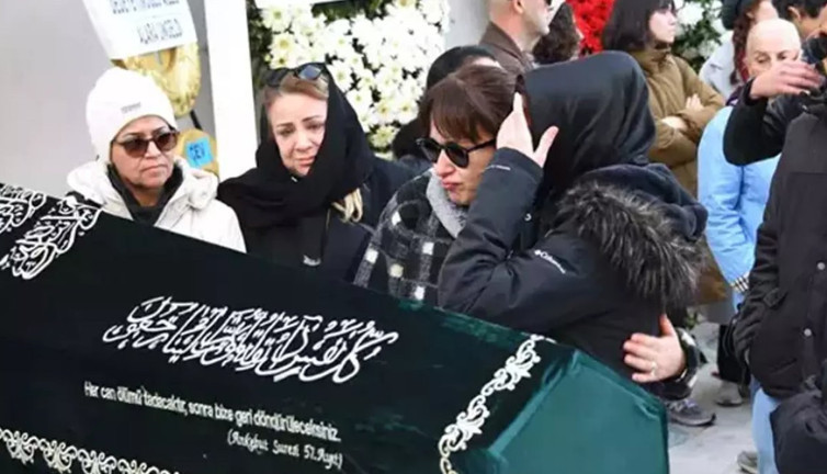 Ünlü oyuncu İpek Tuzcuoğlu’nun acı günü! Ölüm haberiyle yıkıldı