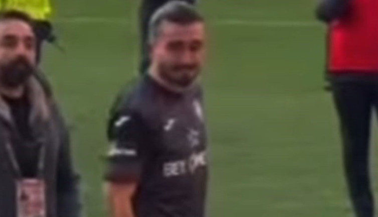 Elazığspor’un tecrübeli stoperi Ercan Coşkun gözyaşlarına engel olamadı