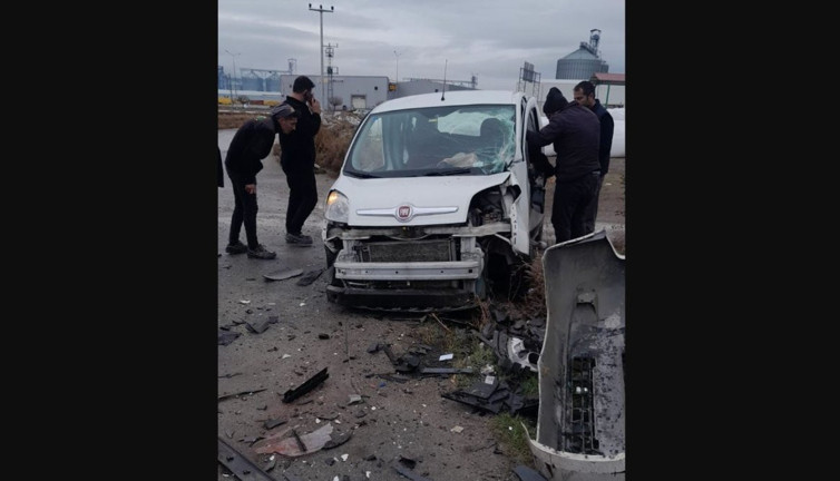 Konya’da iki hafif ticari araç çarpıştı: 1’i bebek 4 yaralı