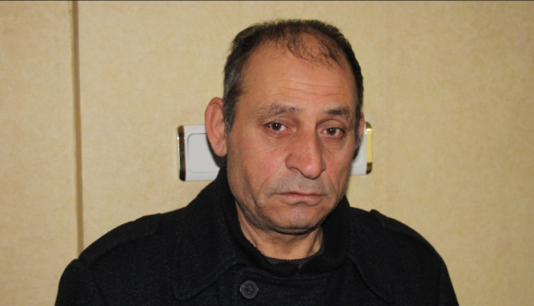 26 yıl önce evlatlık verdiği kızlarını arıyor