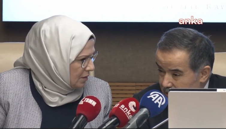 AKP'li vekiller mikrofonu kapalı sanıp 'Bakan' dedikodusu yaptı!