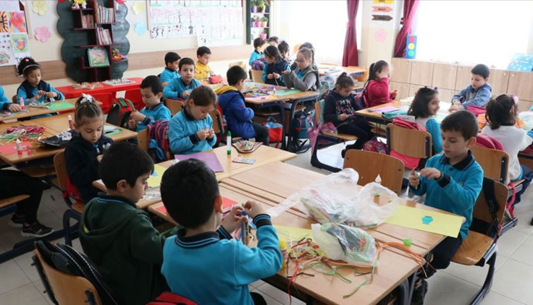 MEB, yılbaşının okullarda kutlanmasını yasakladı Tüm okullara yazı gönderildi