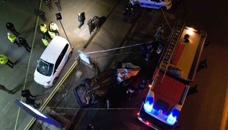 Kaza yapan araca başka araç çarptı: 2 ölü