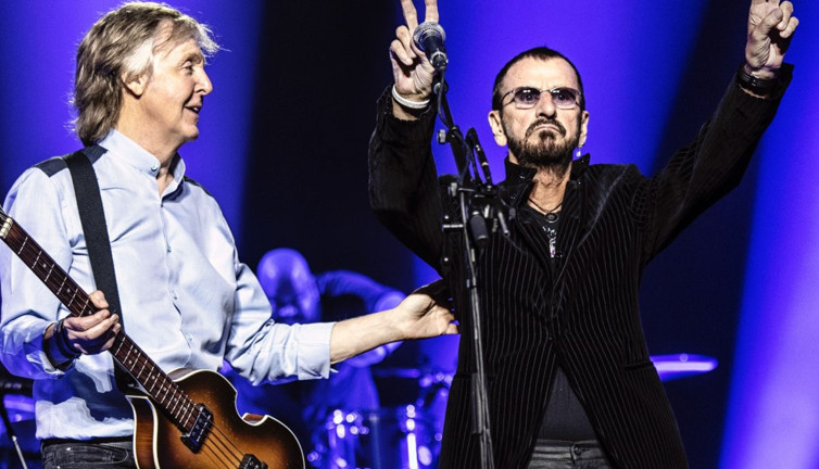 The Beatles efsanesi Paul McCartney ve Ringo Starrr'dan Londra’da tarihi konser: 50 yıl sonra Hofner bas gitarını çaldı
