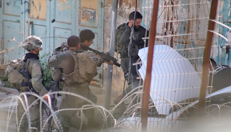 İsrail'den yeni hamle! 2'si çocuk 25 Filistinliyi gözaltına aldı