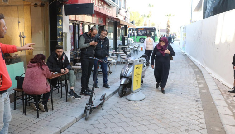 Denizli'de sokağa beton parçaları yağdı!