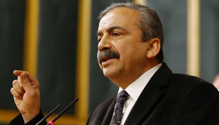 DEM'li Sırrı Süreyya Önder film üzerinden 'Cumhuriyet rejimi'ni hedef aldı