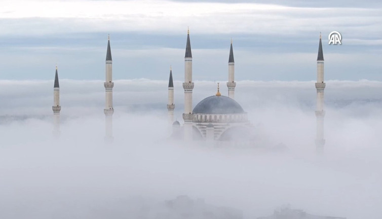 İstanbul'da sis adeta büyüledi!