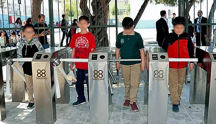 Okulda turnike skandalı! Parayı veren geçiyor