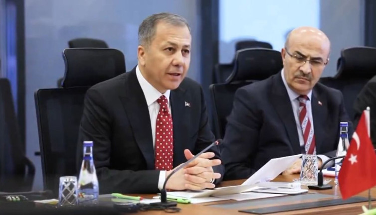 Bakan Yerlikaya Iraklı mevkidaşı Şemmeri ile görüştü