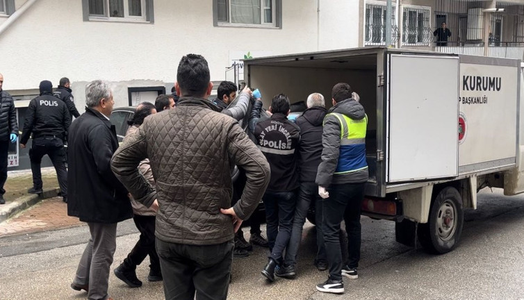 Cam silme faciayla bitti! Dördüncü kattan beton zemine düştü