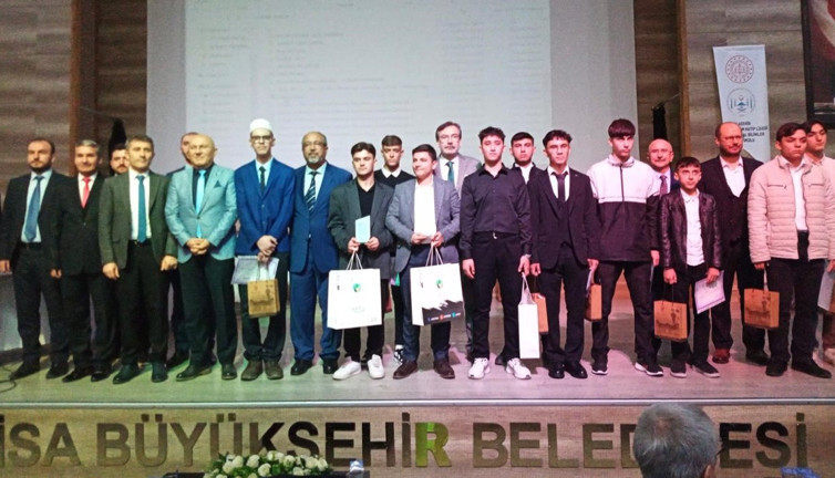 Kur'an-ı Kerim'i güzel okuma yarışmasında birinci belli oldu