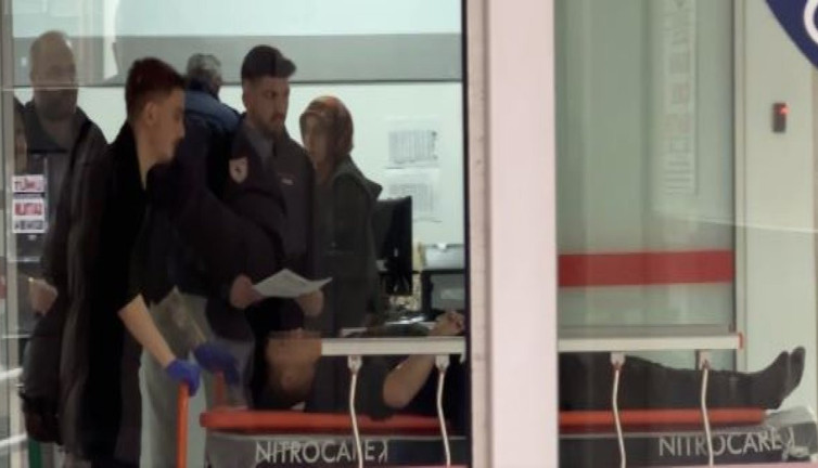 Çocuğun üzerine araç düştü