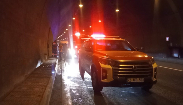 Bolu Dağı Tüneli’nde araç alev aldı