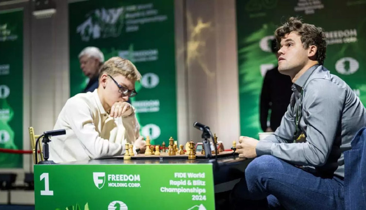 Satranç ustası kot pantolon giydiği için Dünya Şampiyonası'dan ihraç edildi