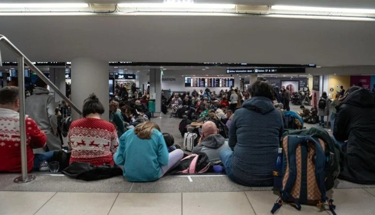 İngiltere hava trafiğine sis engeli