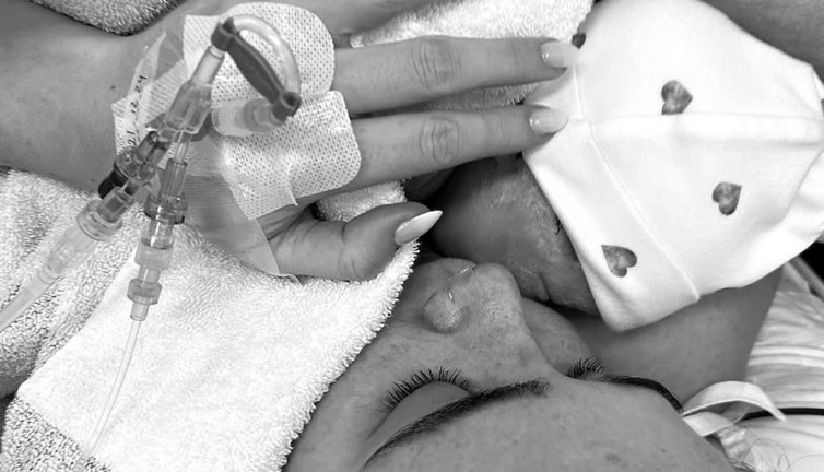 Emily Clarkson ikinci kez anne oldu