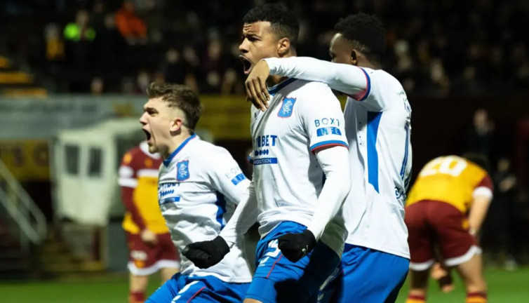 Rangers 2-0 geriye düştüğü maçta Motherwell ile berabere kaldı