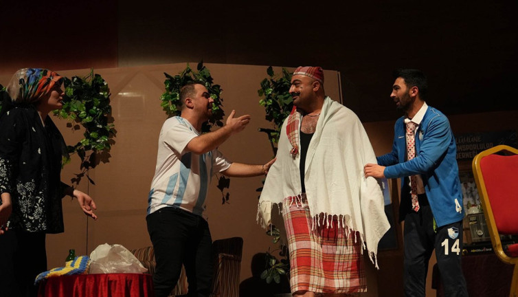 “Devamsız İşler” oyunu Keçiören’de sahnelendi