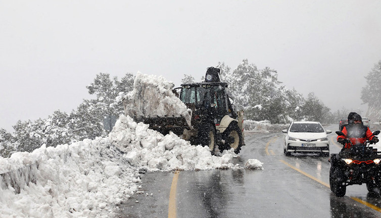 Muğla’nın ilçelerinde ekipler kar için seferber oldular