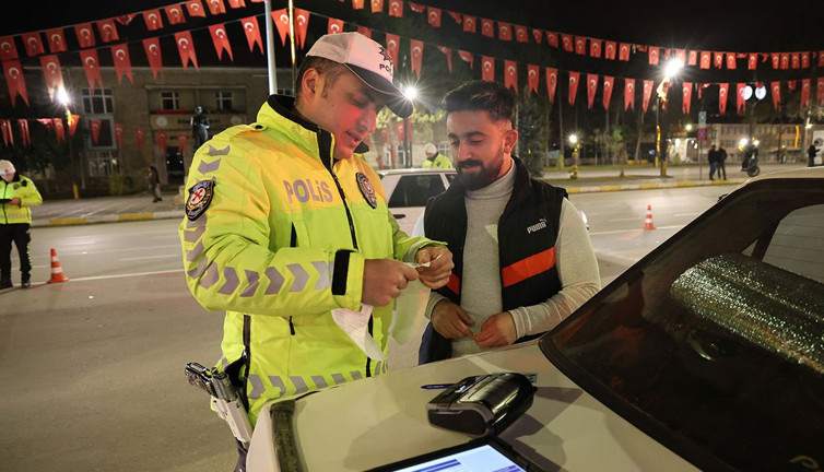 Yılın ilk trafik cezası kesildi! 2 bin 167 lira ödedi