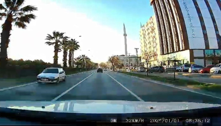 Ters yönde giden otomobili ceza durdurdu