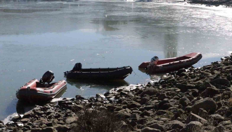 Motosiklet ve cep telefonu göl yakınında bulunmuştu! Kayıp genç aranıyor