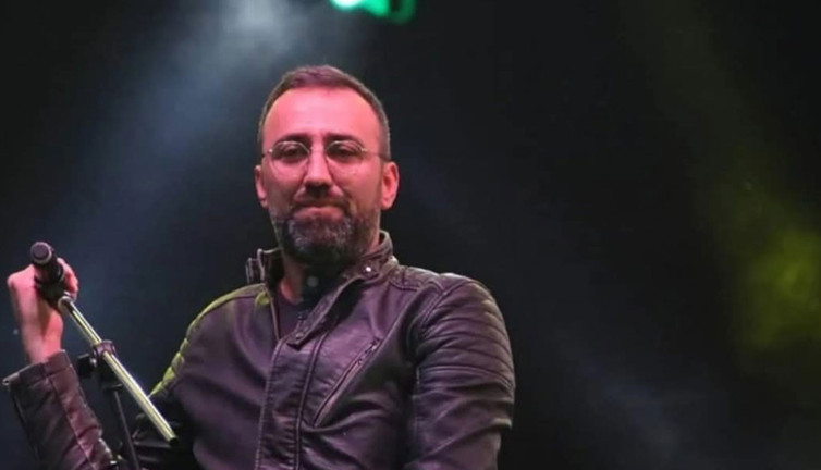 Sıla Gençoğlu'nun acı günü. Müzisyen İlker Çaybaş, hayatını kaybetti