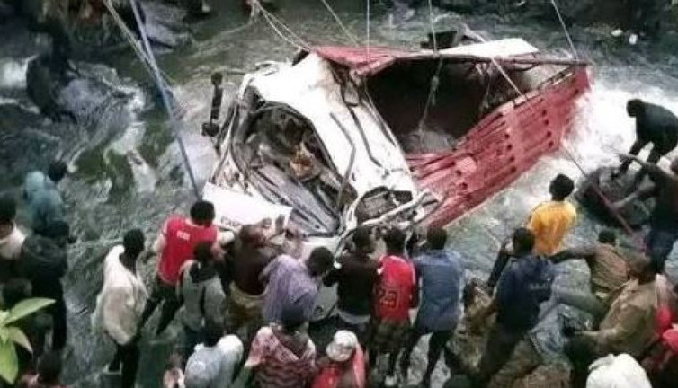 Bir kamyon dolusu insan öldü. Türkiye başsağlığı diledi