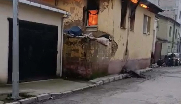 İzmir'de 6 kardeşin dumandan etkilendiği yangının neden belli oldu