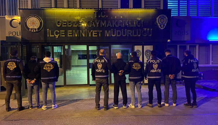 Akaryakıtını çalmak için tır şoförünü bıçaklamışlardı: 4 tutuklama