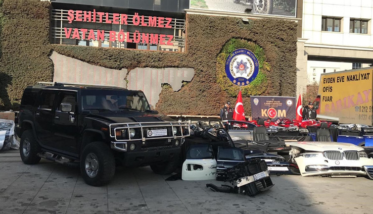 Sektörün lideri olacaklardı! İstanbul’da polis baskınıyla yakalandılar