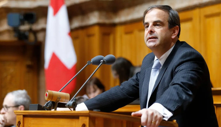 İsviçre siyasetinde istifa şoku