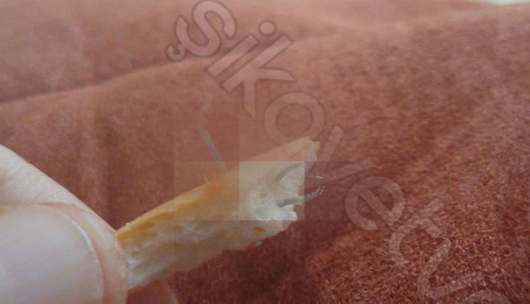 Marketten aldığı galetadan zımba çıktı