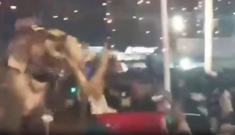 Fil adamı bacağından yakaladı olanlar oldu. Festivalde dehşet anları