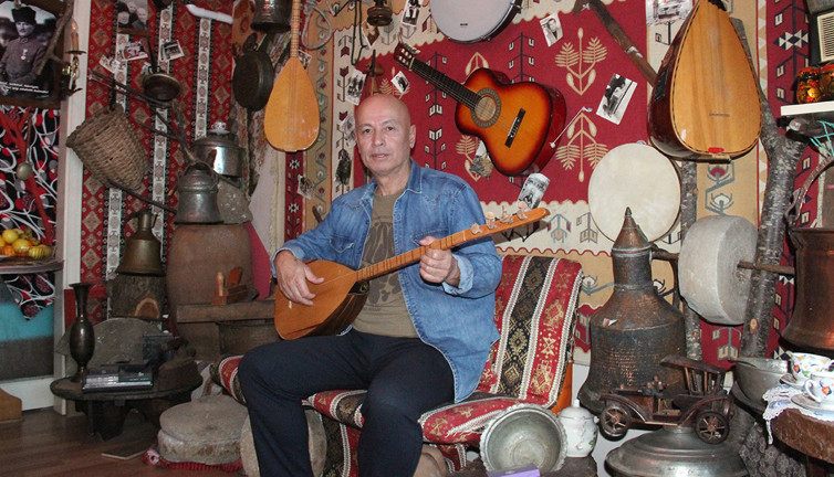 Tarihi yolculuğa çıkaran ev: Yüzlerce tarihi ve kültürel öğe bulunuyor