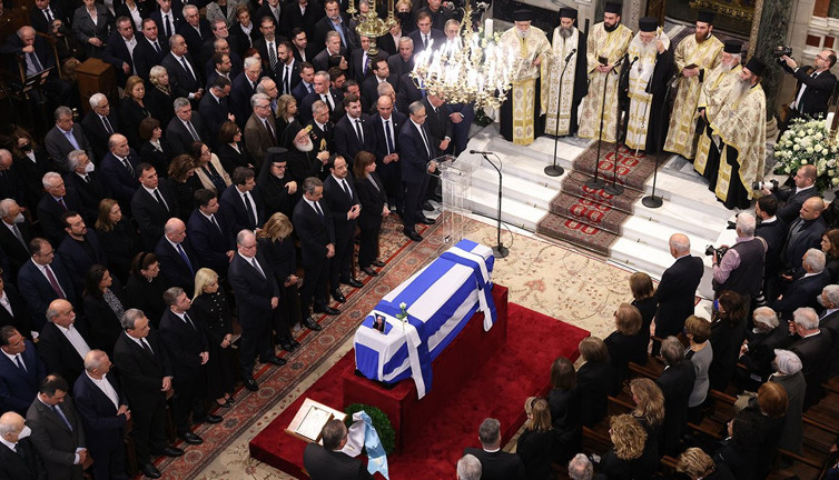 Yunanistan'ın eski başbakanlarından Simitis'e son veda