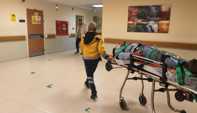 İnegöl’de kaza! Otomobil tarlaya uçtu: 3 kişi yaralandı