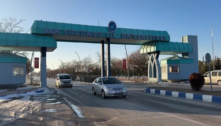 Van Yüzüncü Yıl Üniversitesi Kampüsü'nde Rojin Kabaiş için yürüyüş